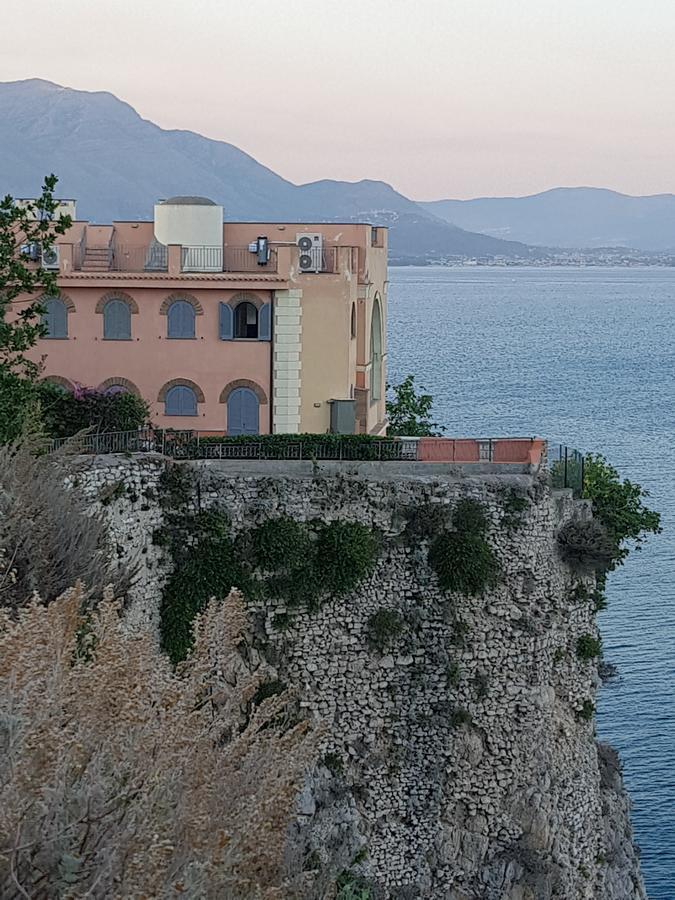 Sunrise Guest House Гаета Екстериор снимка